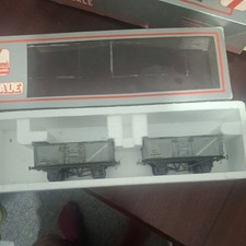 LIMA 'O' GAUGE L316739 PAIR OF GW GREY 12T MINERAL #122060 WAGONS