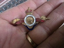 SILVER JUBILEE 1910 - 1935 ENAMEL BADGE PRESENTED BY THE BLACKPOOL CORPORATION