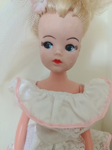 Sindy doll - ,
