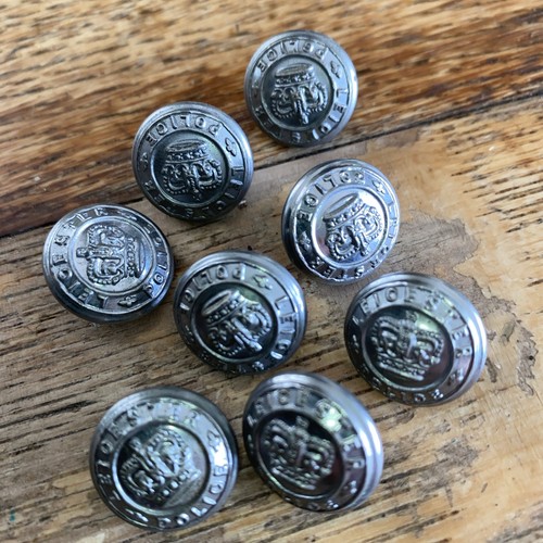 Obsolete police buttons - x, 8