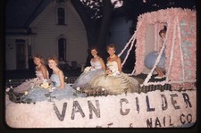 Pretty Women Van Gilder Fence