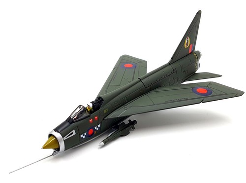 Corgi scale aa32302 - 1/72,