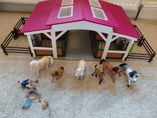 Schleich Stables With 6