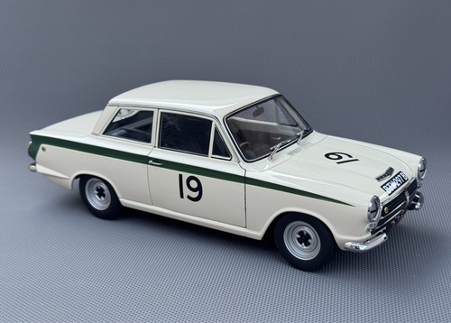 Autoart lotus cortina mk1 - lotus,