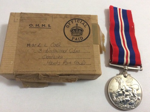 Ww2 war medal - box, cook