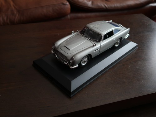Aston martin db5 - aston, die