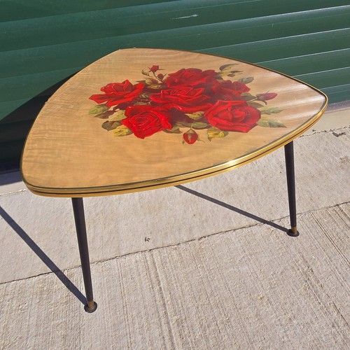 Vintage rounded triangle - rounded,