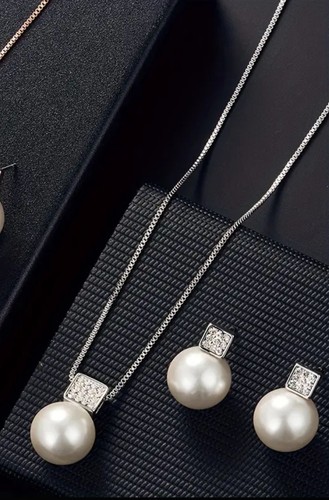 White faux pearl necklace - white,