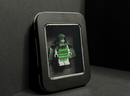 Pocket figure display case - figure,