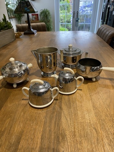 Collection art deco - of, chrome