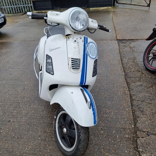 Breaking vespa 2011 - vespa,