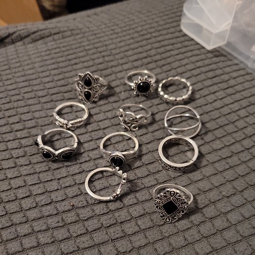 Gothic black stackable knuckle - black,