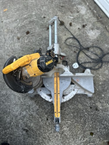 D12 mitre saw - ,