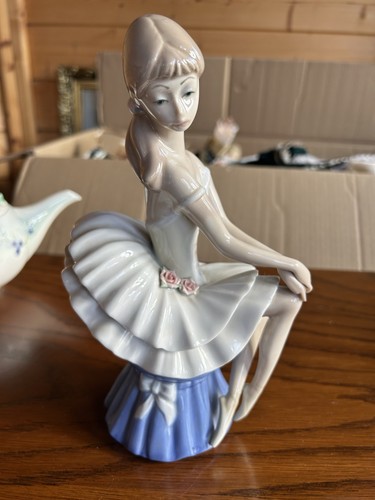 Casades beautiful girl sitting - casades,
