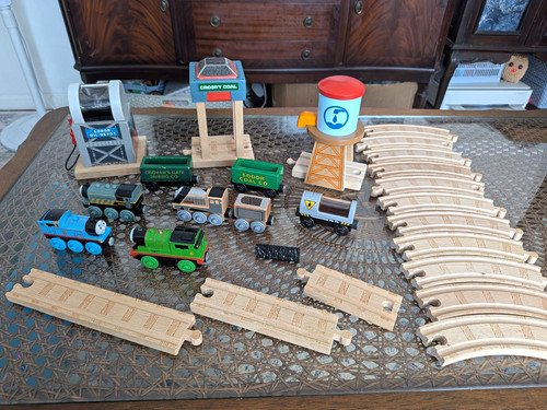 Thomas the tank engine - tank, wooden
