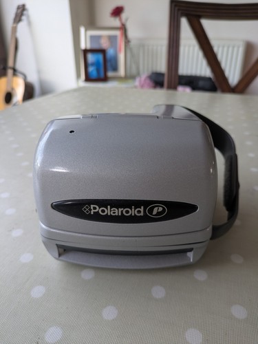 Polaroid 600 instant camera - 600,