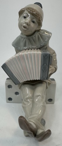 Lladro girl domino - girl, accordion