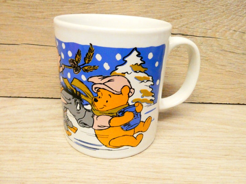 Winnie the pooh collectable - pooh,