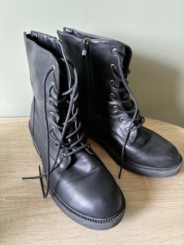 Black laced zipped boots - black,