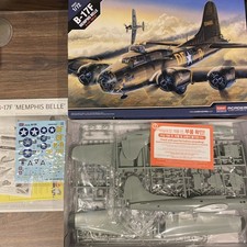 2013 Academy 1/72 B-17F Flying