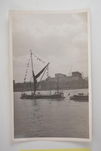 Thames sailing barge sara - thames,