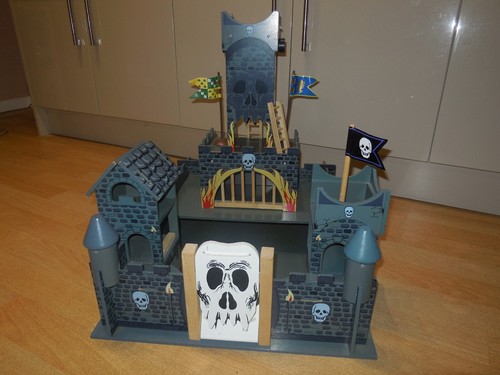 Papo toy van skull - van,
