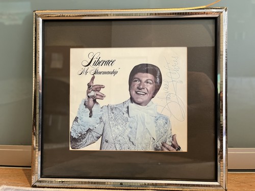 Liberace signed photograph - liberace,
