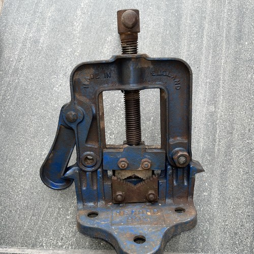 Record pipe vice - pipe,
