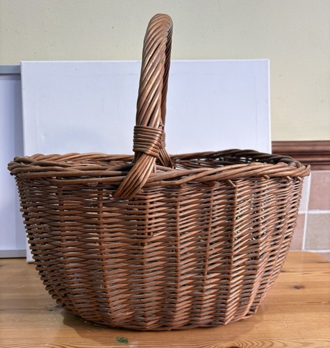 Large vintage oval wicker - vintage,