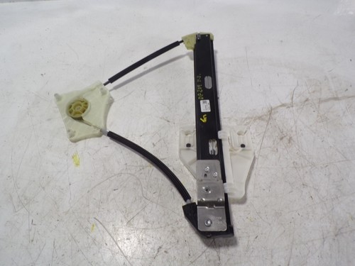 82g839462 rear right window - right,