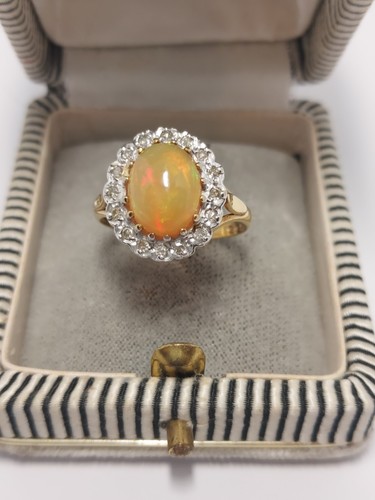 9ct gold ring - 9ct, set