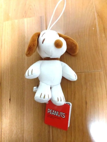 Snoopy stuffed animal peanuts - snoopy,