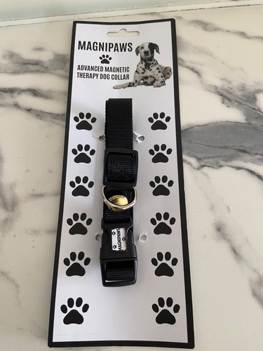 Dog collar with strong - , magnet