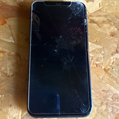 Apple iphone 64gb black - 11,