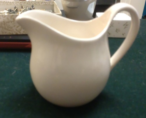 Crown clarence cream - clarence, jug