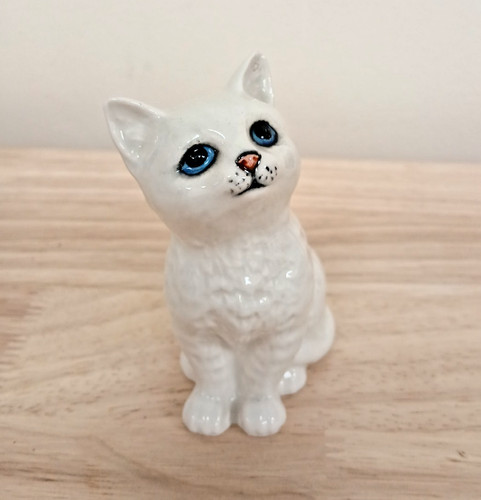 Beswick vintage white persian - vintage,