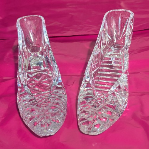Vintage odd pair - , pressed