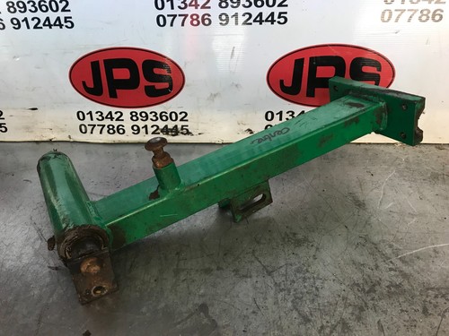 Centre mower cylinder lift arm