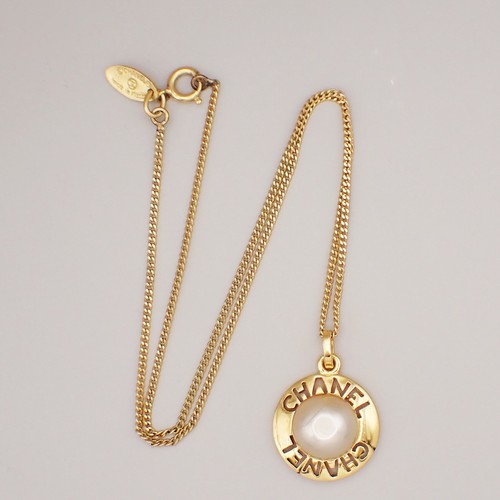Chanel logo imitation - chanel,