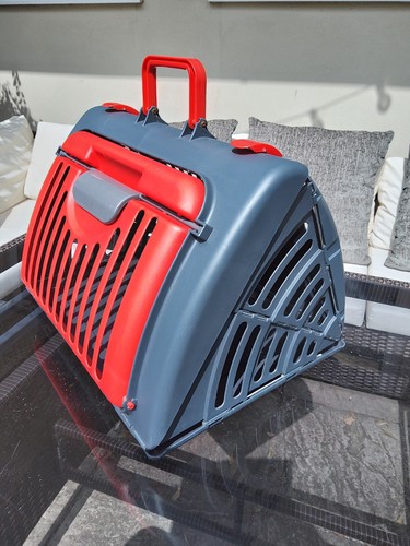Plastic pet carrier - carrier,, cat