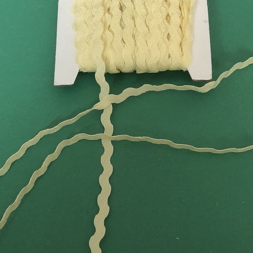 9mm pale yellow ric rac - pale,