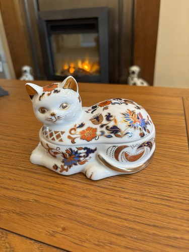 Vintage imari porcelain cat - porcelain,