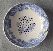 COPELAND PEARLWARE LATE SPODE BRITISH FLOWERS BLUE & WHITE EGG STRAINER  C1847