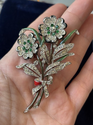 Trifari brooch vintage 1941