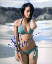 RIHANNA AUTOGRAPHED SIGNED
