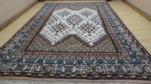 Hand made carpet rug wool - hand,