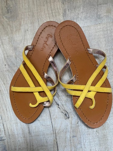Boden toe post strappy flat