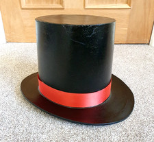 MAGICIAN'S APPEARANCE TOP HAT - Stage Magic Trick