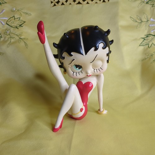 Betty boop sitting - sitting, dress