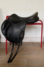Prestige 17” jump saddle 